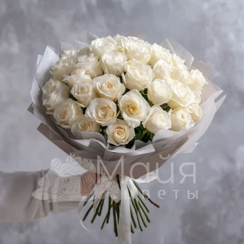 Белые розы &laquo;Туманная гладь&raquo;