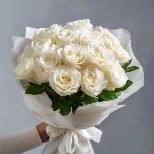 Букет из 15 белых роз «Молочная нежность».