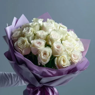 Белые розы «Нежность вечера»