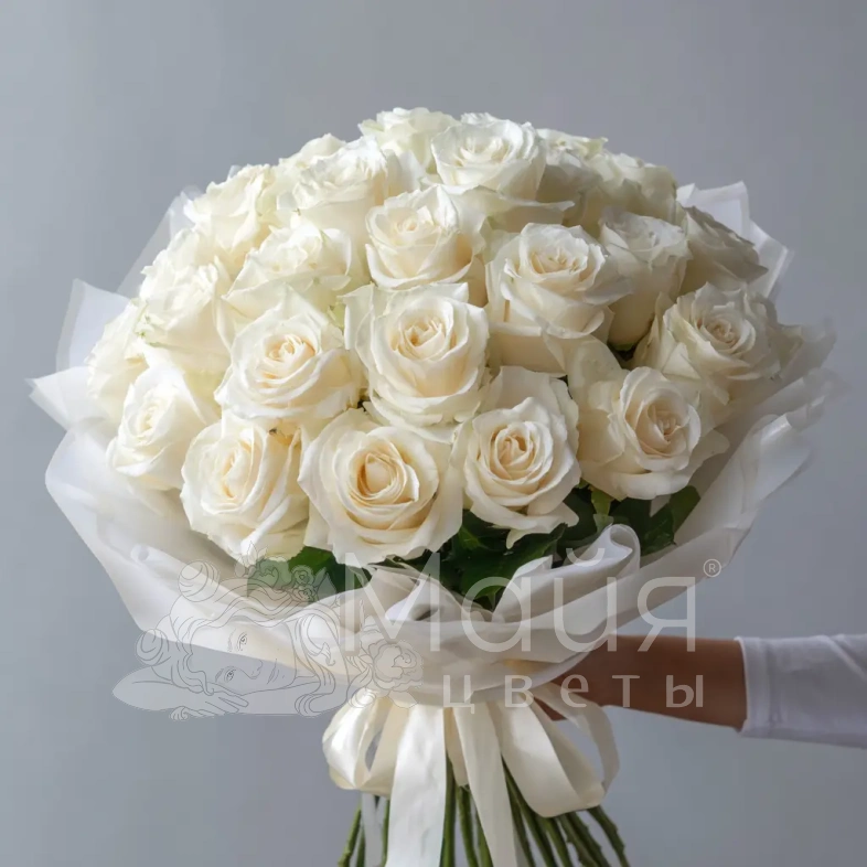 Белые розы &laquo;Аромат облаков&raquo;