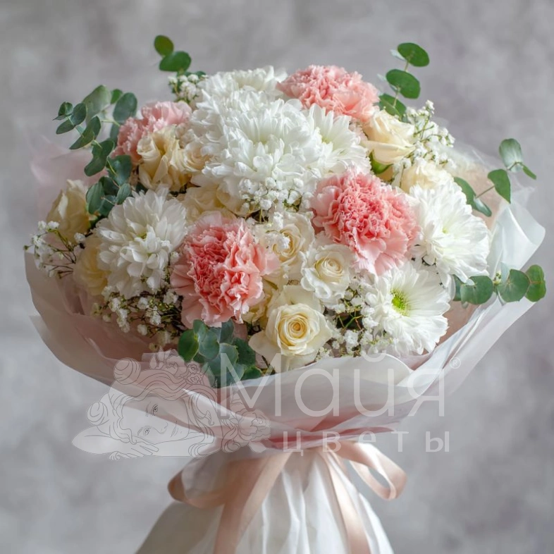 Букет с гвоздиками &laquo;Утренний бриз&raquo;