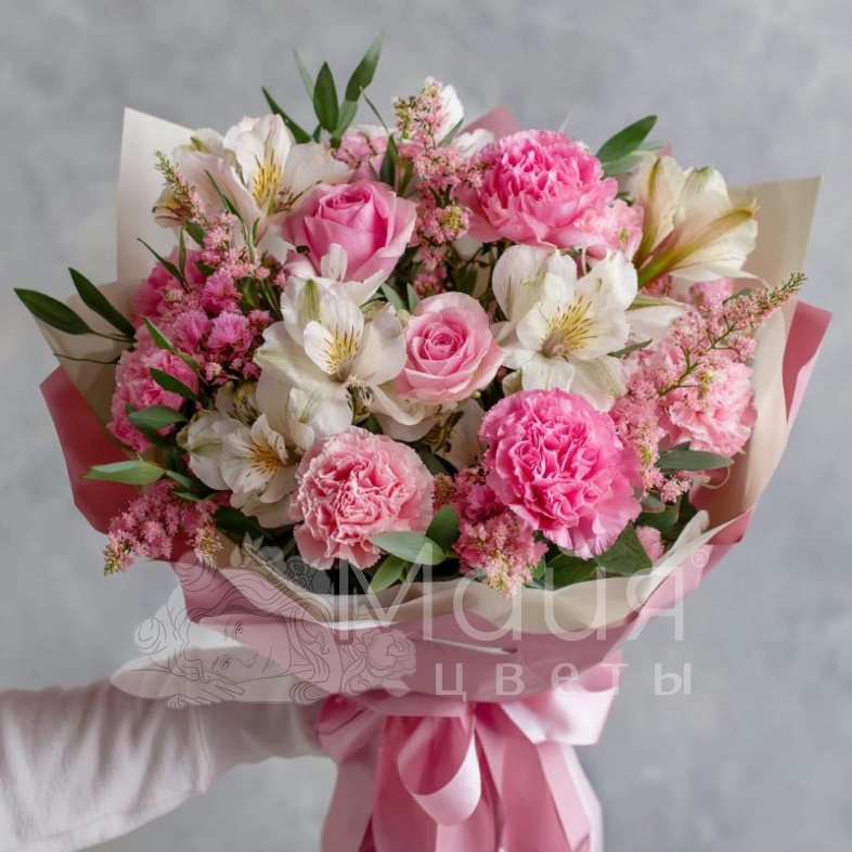 Букет с гвоздиками &laquo;Розовый каприз&raquo;