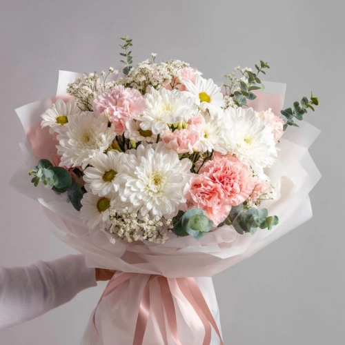 Букет с гвоздиками «Праздничное настроение»