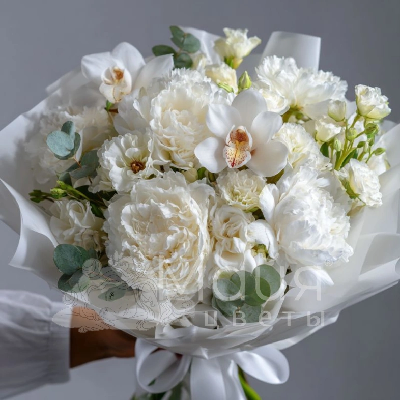 Букет с пионами &laquo;Снежное прикосновение&raquo;