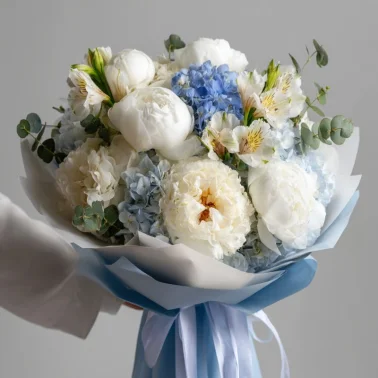 Букет с пионами «Дыхание облаков»