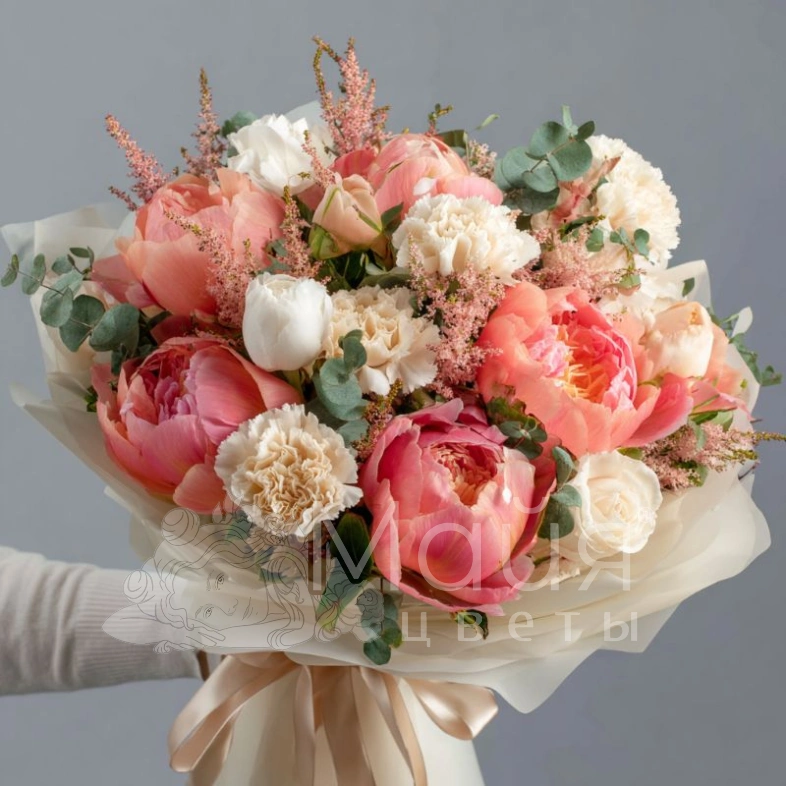 Букет с пионами &laquo;Медовый этюд&raquo;