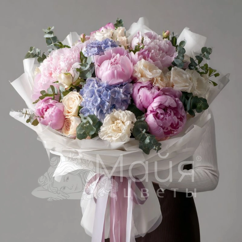 Букет с пионами &laquo;Тёплая акварель&raquo;