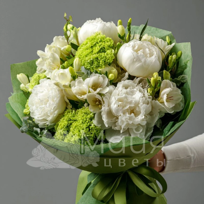 Букет с пионами &laquo;Нежный оазис&raquo;