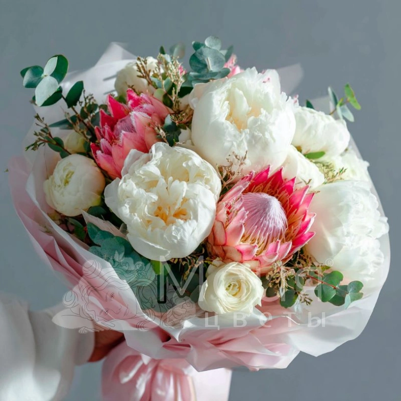 Букет с пионами &laquo;Румяный этюд&raquo;