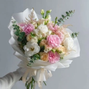 Букет с эустомами &laquo;Мягкое прикосновение&raquo; 0