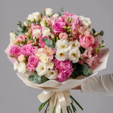 Букет с эустомами «Рассветная нежность»