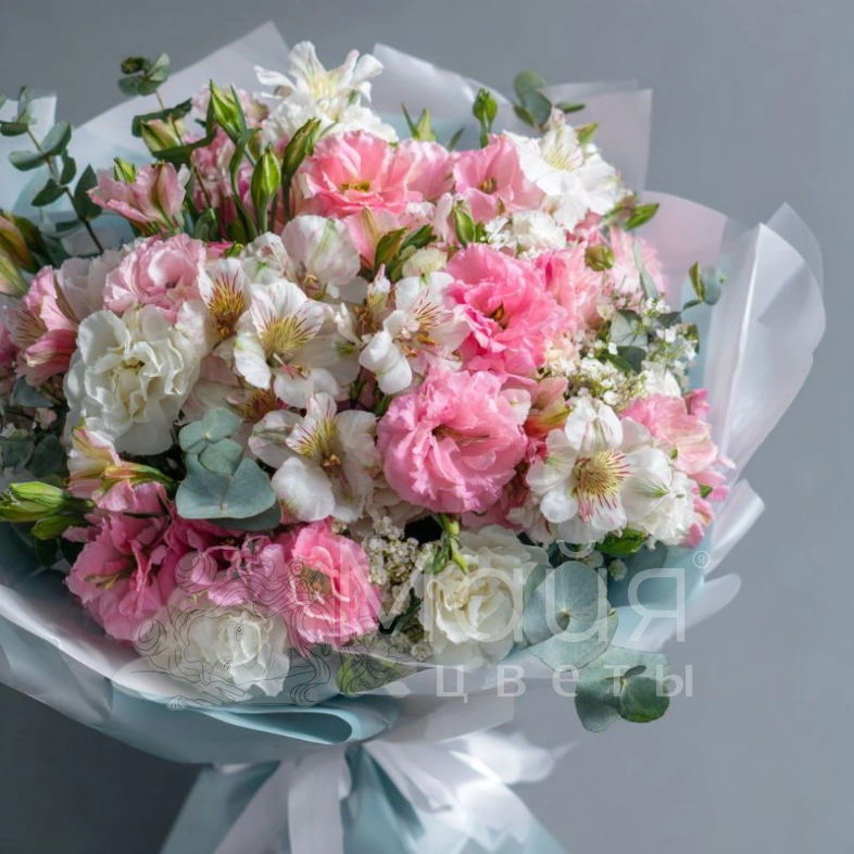 Букет с эустомами &laquo;Утренний бриз&raquo;