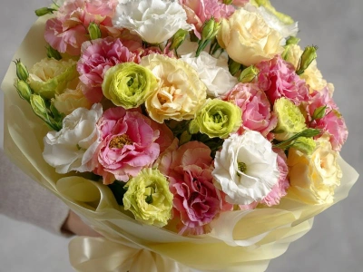 Букет с эустомами «Лепестковая симфония»