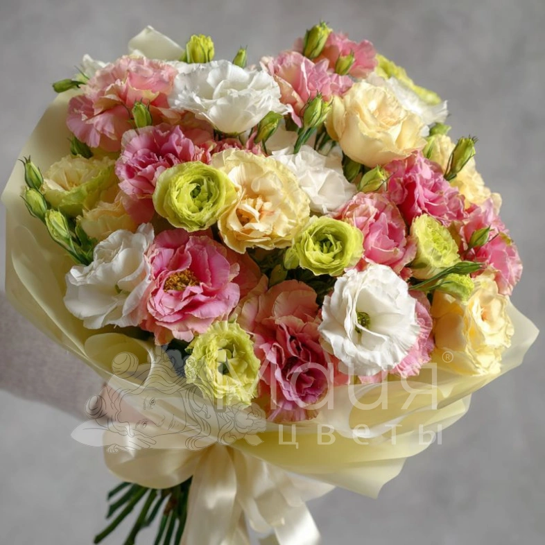 Букет с эустомами &laquo;Лепестковая симфония&raquo;