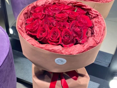 Букет из 17 алых роз