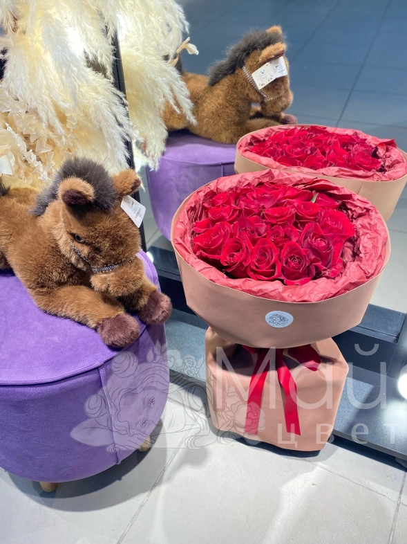 Букет из 17 алых роз