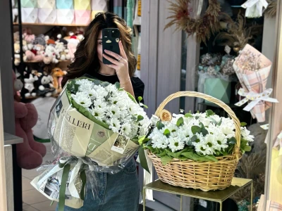 Букет из белых хризантем