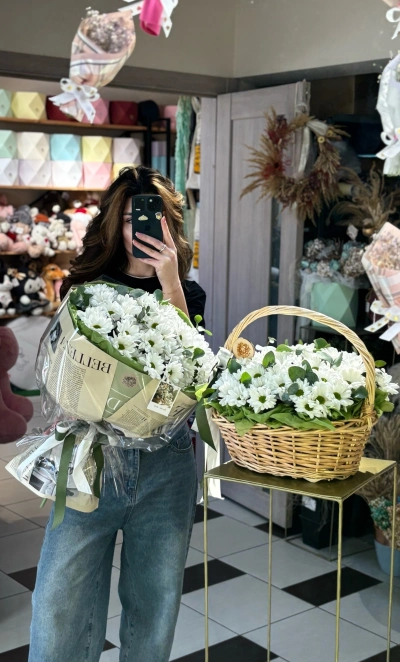 Букет из белых хризантем
