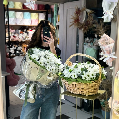 Букет из белых хризантем