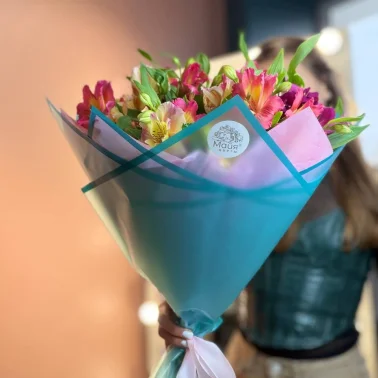 Букет из альстромерий