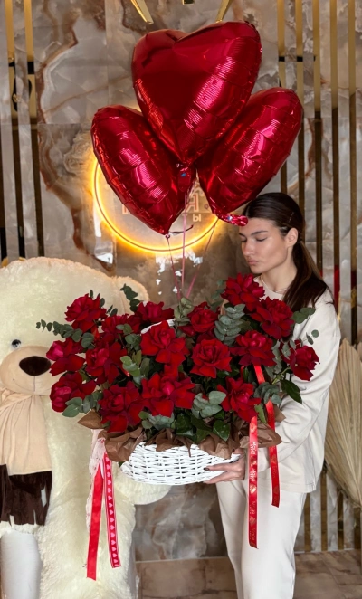 Сет «Для самой любимой». Мишка + корзина с французскими розами + шары