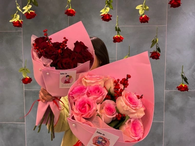 Букет ярких роз «Комплимент»