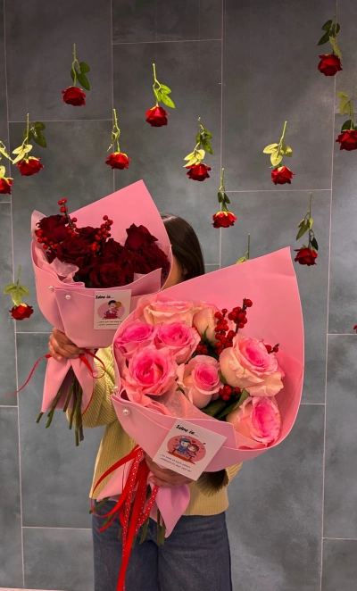 Букет ярких роз «Комплимент»