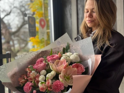 Букет с гипеаструмом