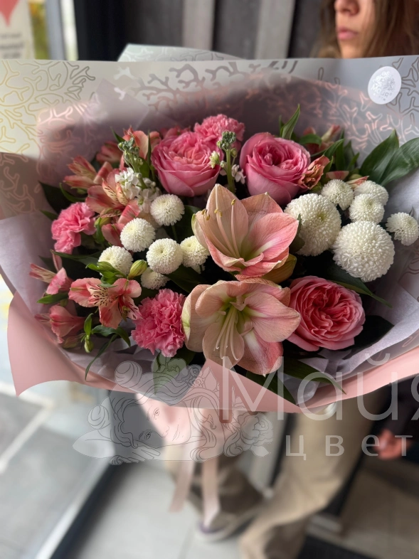 Букет с гипеаструмом