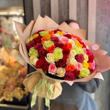 Букет из 75 ярких роз 40