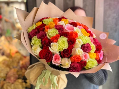 Букет из 75 ярких роз 40