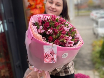 Букет из ярких альстромерий + открытка