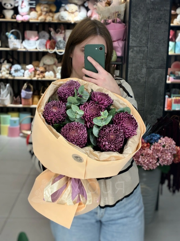 Букет из хризантем &laquo;Бигуди&raquo;