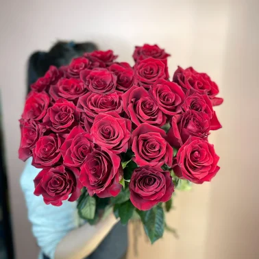Розы поштучно 60-70 см