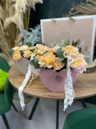 Пионовидные розы в кашпо сердце 0