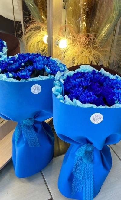 Букет из синих хризантем