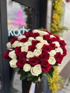 Красно-белая эквадорская роза 70 см 0