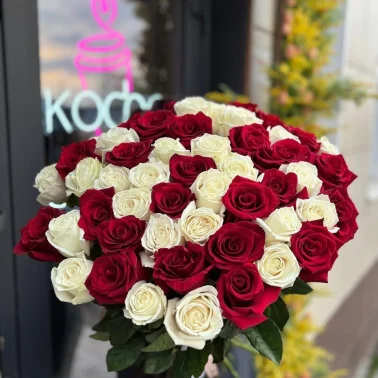 Красно-белая эквадорская роза 70 см