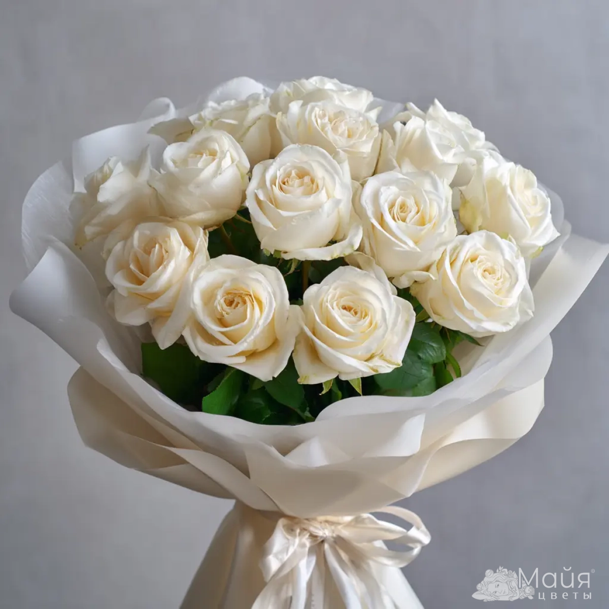 15 белых эквадорских роз 50 см