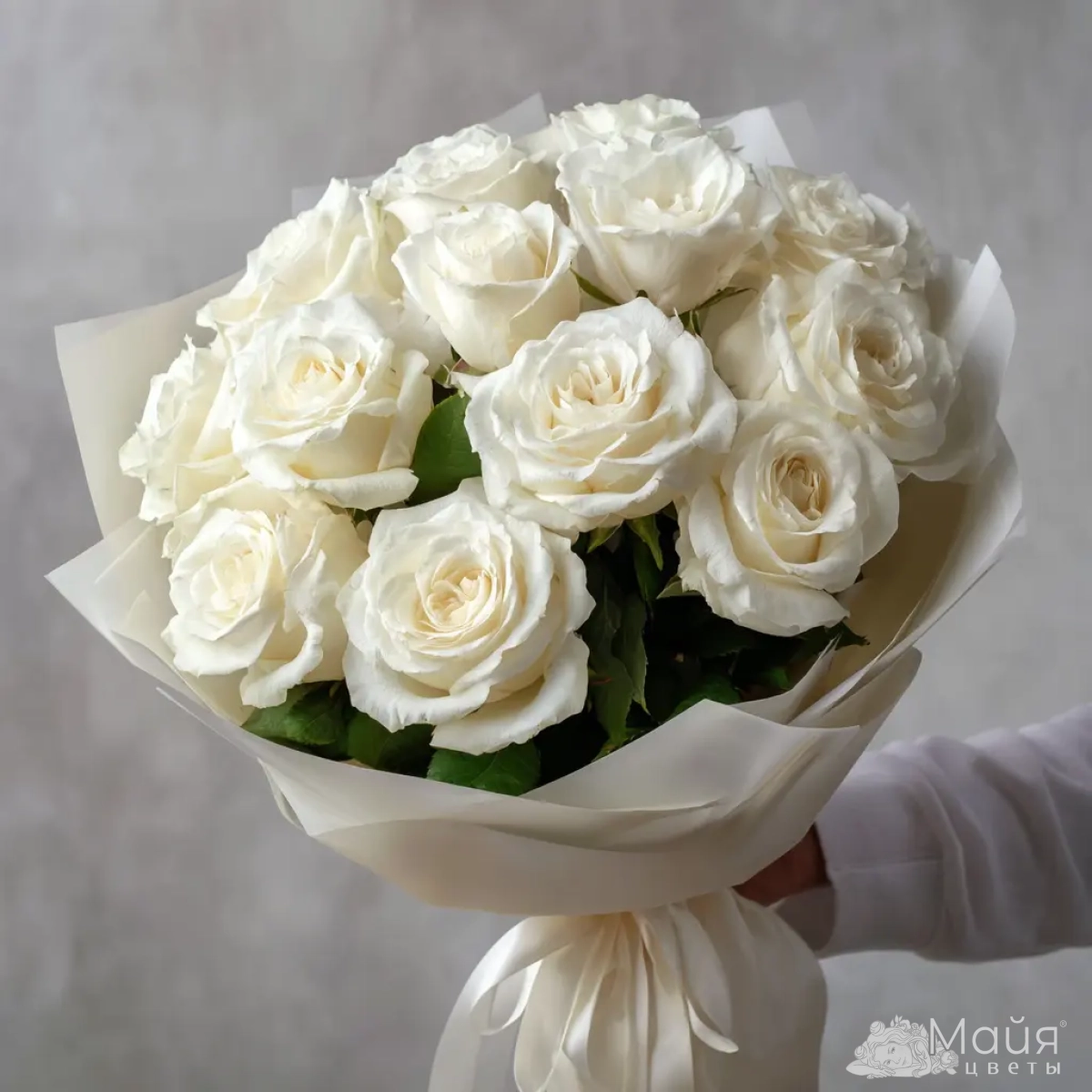 15 белых эквадорских роз 50 см