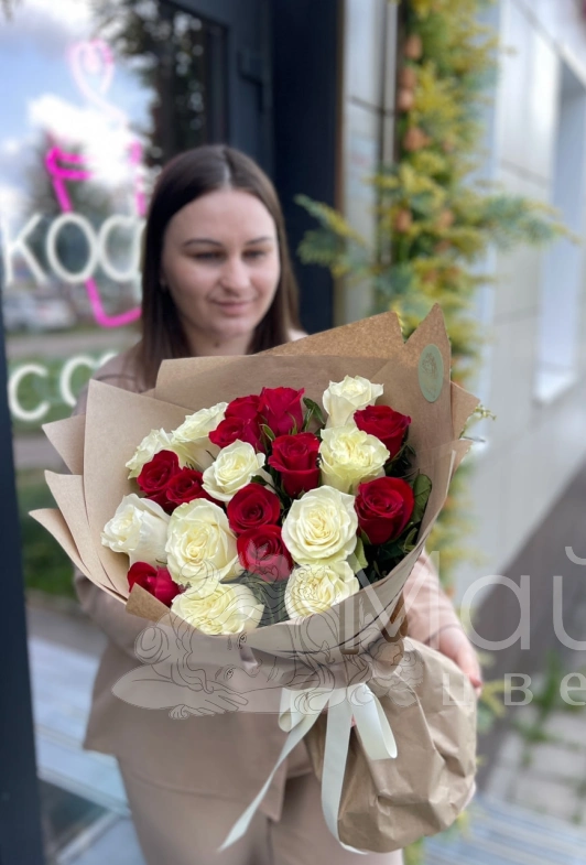 Букет "Бело-красная гамма эквадорских роз"