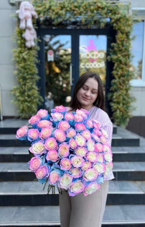 Эквадорская окрашенная роза сорта &laquo;Barbie Star&raquo; поштучно