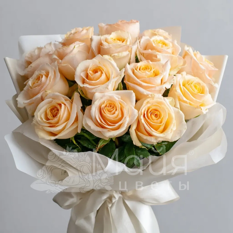 15 персиковых эквадорских роз
