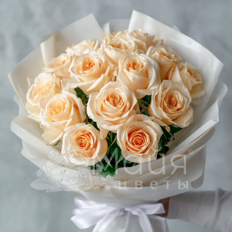 15 персиковых эквадорских роз