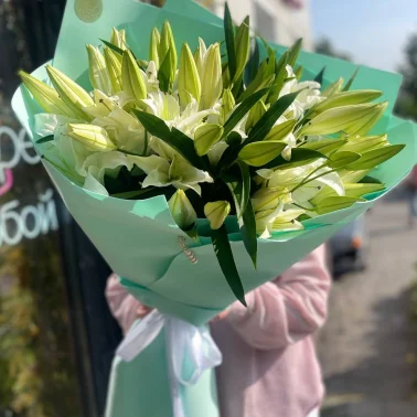 Букет «Аромат белых лилий»