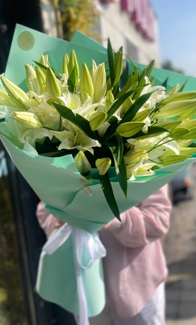 Букет «Аромат белых лилий»