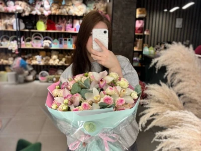 Букет «Нежность орхидеи»