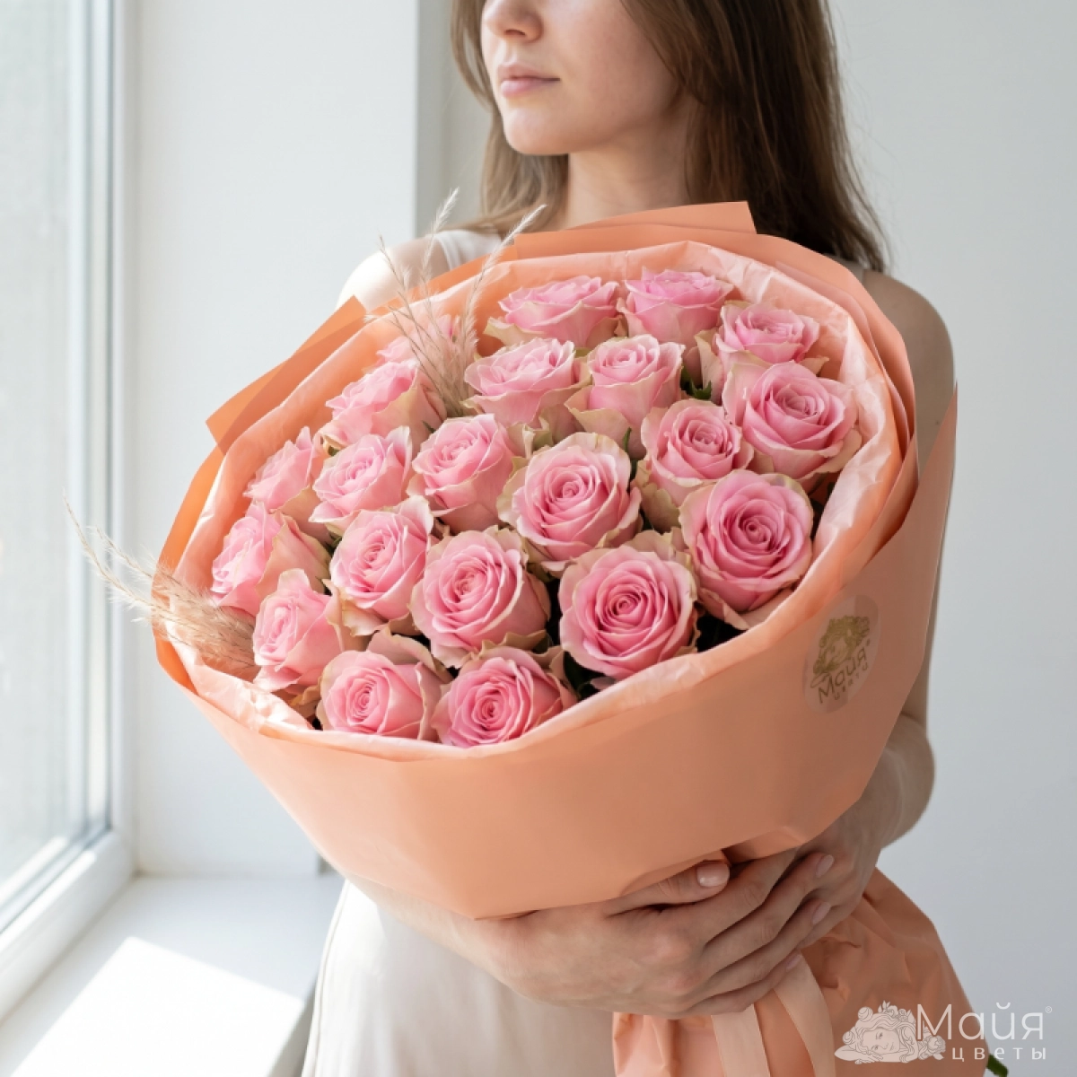 Букет из 21 кенийской розы &laquo;Муза&raquo;.