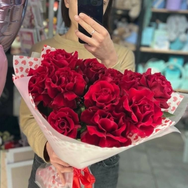 Букет «Алые французские розы»