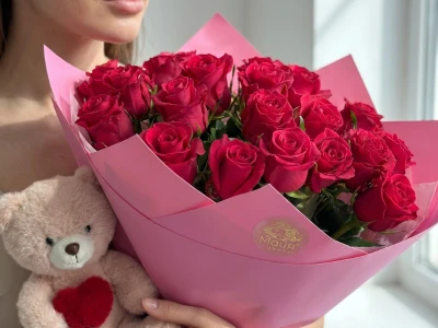 Сет из 17 Эквадорских роз и плюшевым мишкой.